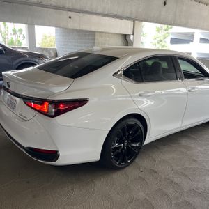 LEXUS ES 300H F SPORT HANDLING - 9