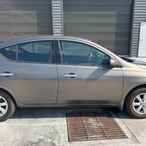 2014 Nissan VERSA SV photo 11
