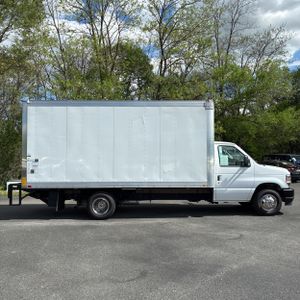 FORD E-350 CUTAWAY - 10