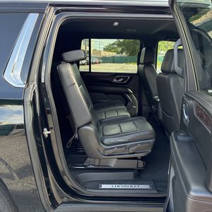 2023 Chevrolet SUBURBAN LT thumbnail 35