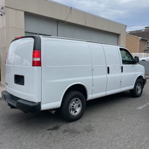 CHEVROLET EXPRESS 2500 - 10