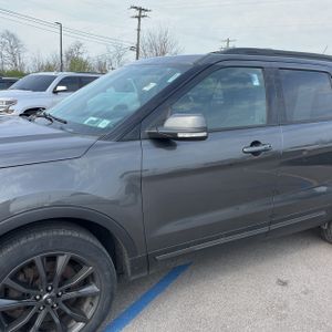 FORD EXPLORER XLT - 2