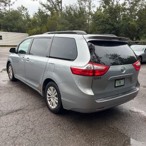 2015 Toyota SIENNA XLE 8-PASSENGER 照片 5