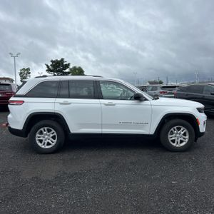 صورة 10 لـ 2023 JEEP GRAND CHEROKEE LAREDO