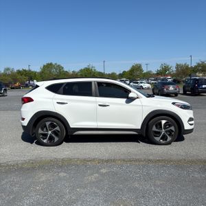 HYUNDAI TUCSON LIMITED - 10