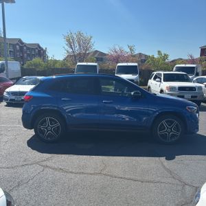 MERCEDES-BENZ GLA - 10