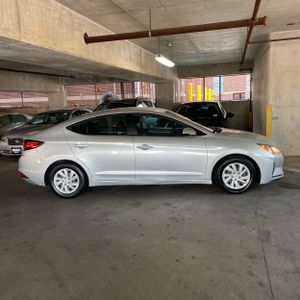 HYUNDAI ELANTRA - 10