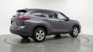 2025 Toyota HIGHLANDER LE photo 7