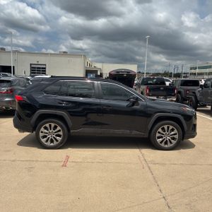 صورة 9 لـ 2022 Toyota RAV4 XLE PREMIUM
