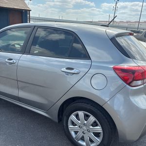 KIA RIO 5-DOOR S - 6
