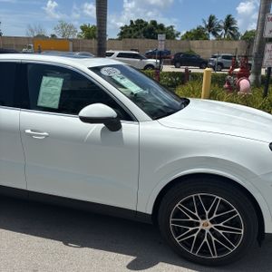 2025 Porsche CAYENNE thumbnail 13