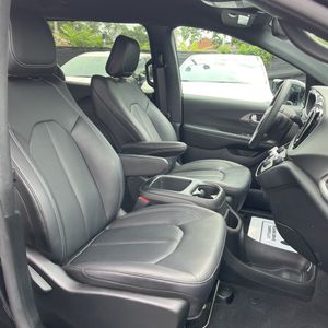 صورة 32 لـ 2026 Chrysler PACIFICA SELECT