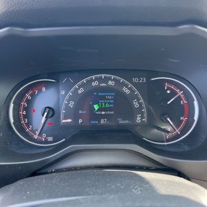 صورة مصغرة 39 لـ 2024 Toyota RAV4 LE