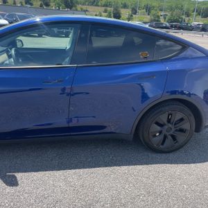TESLA MODEL Y LONG RANGE - 4
