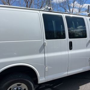 CHEVROLET EXPRESS 2500 - 9