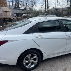 HYUNDAI ELANTRA SE - 9