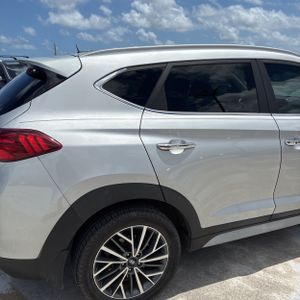 HYUNDAI TUCSON LIMITED - 9