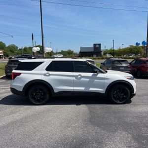 FORD EXPLORER ST-LINE - 10