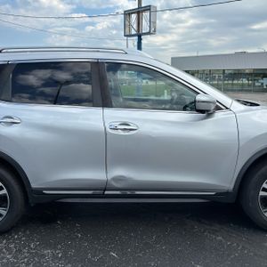 2017 Nissan ROGUE SL 照片 11