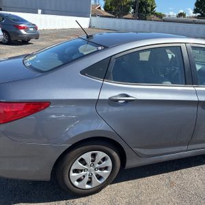 HYUNDAI ACCENT SE - 9