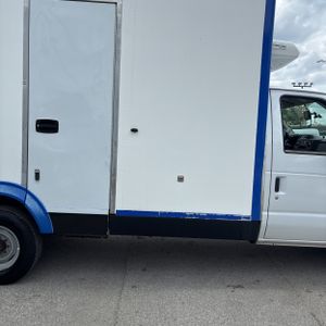 FORD E-350 CUTAWAY - 10