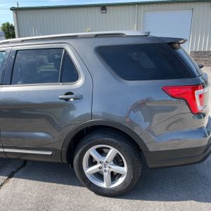 FORD EXPLORER XLT - 6