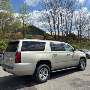 CHEVROLET SUBURBAN LT - 5