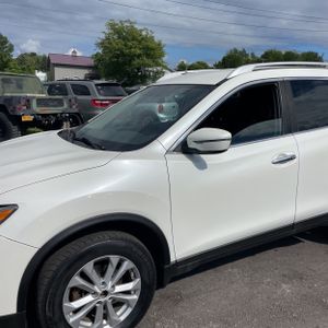 2016 Nissan ROGUE SV 照片 2