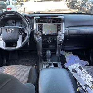 2020 Toyota 4RUNNER SR5 — миниатюра 35