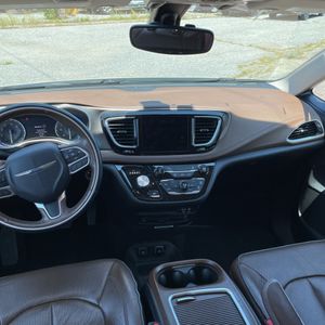 2017 Chrysler PACIFICA LIMITED — миниатюра 38