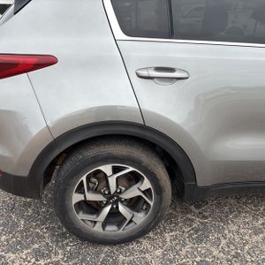 KIA SPORTAGE LX - 9