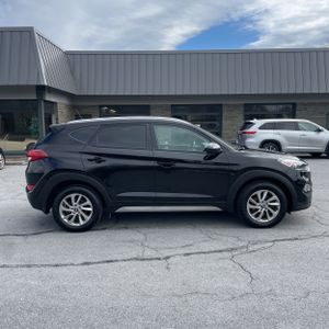 HYUNDAI TUCSON SE - 10