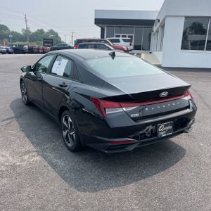 2023 Hyundai ELANTRA SEL photo 5