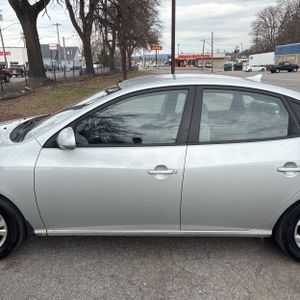 HYUNDAI ELANTRA GLS - 4