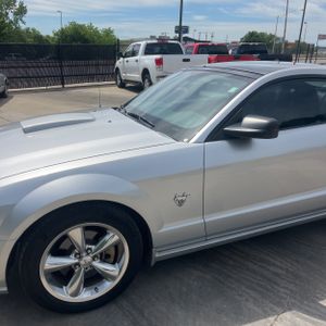 FORD MUSTANG GT DELUXE - 2