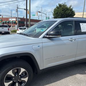 2024 JEEP GRAND CHEROKEE 4XE 照片 2