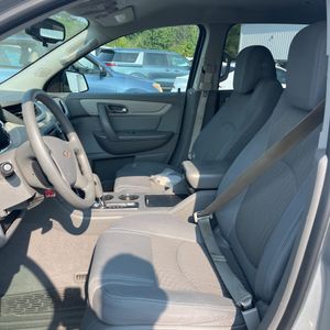 2017 Chevrolet TRAVERSE LS — миниатюра 32