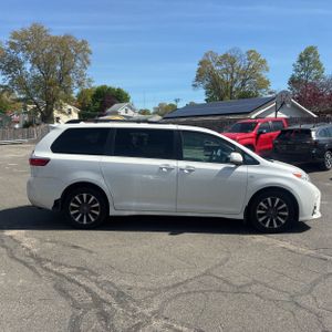TOYOTA SIENNA - 10