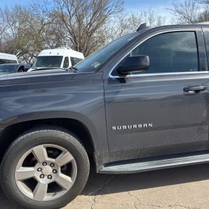 CHEVROLET SUBURBAN LT - 2