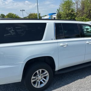 CHEVROLET SUBURBAN - 8