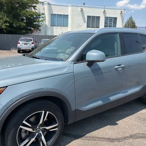 2023 Volvo XC40 CORE photo 2