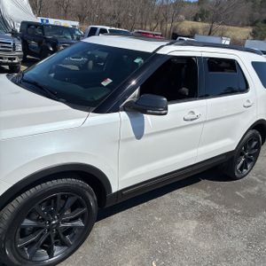 FORD EXPLORER XLT - 2