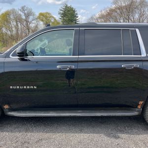 CHEVROLET SUBURBAN LT - 4