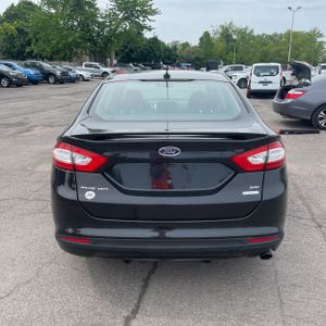FORD FUSION SE - 7