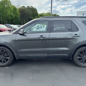 FORD EXPLORER XLT - 4