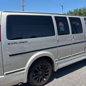 CHEVROLET EXPRESS 2500 - 9