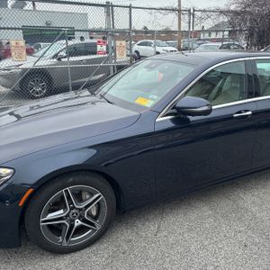 MERCEDES-BENZ E-CLASS - 2