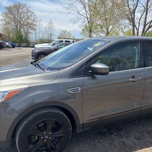 FORD ESCAPE SE - 2