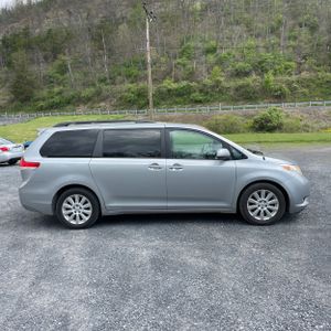 TOYOTA SIENNA - 10