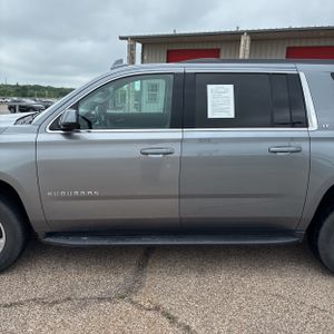 CHEVROLET SUBURBAN LT - 4